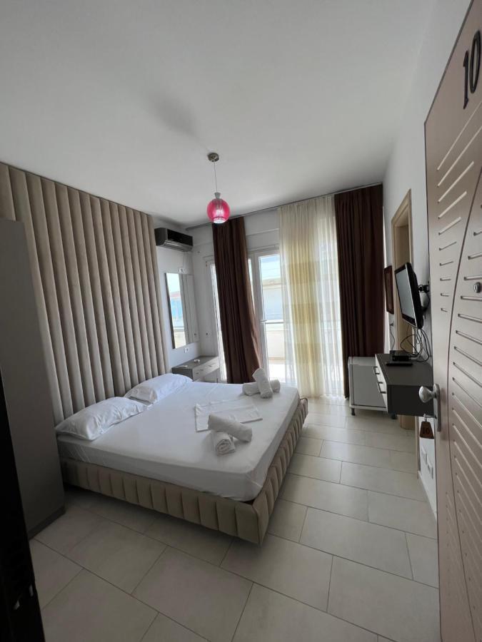 The Blue Horizon Hotell Radhimë Eksteriør bilde