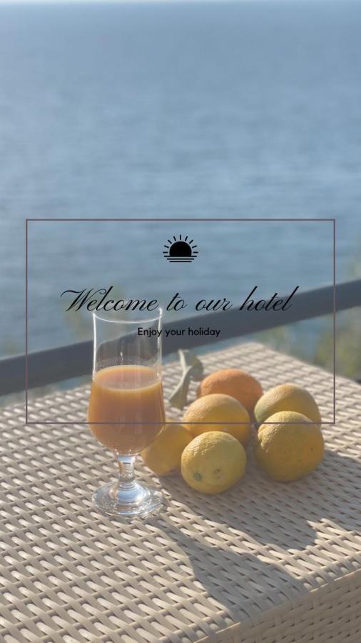 The Blue Horizon Hotell Radhimë Eksteriør bilde