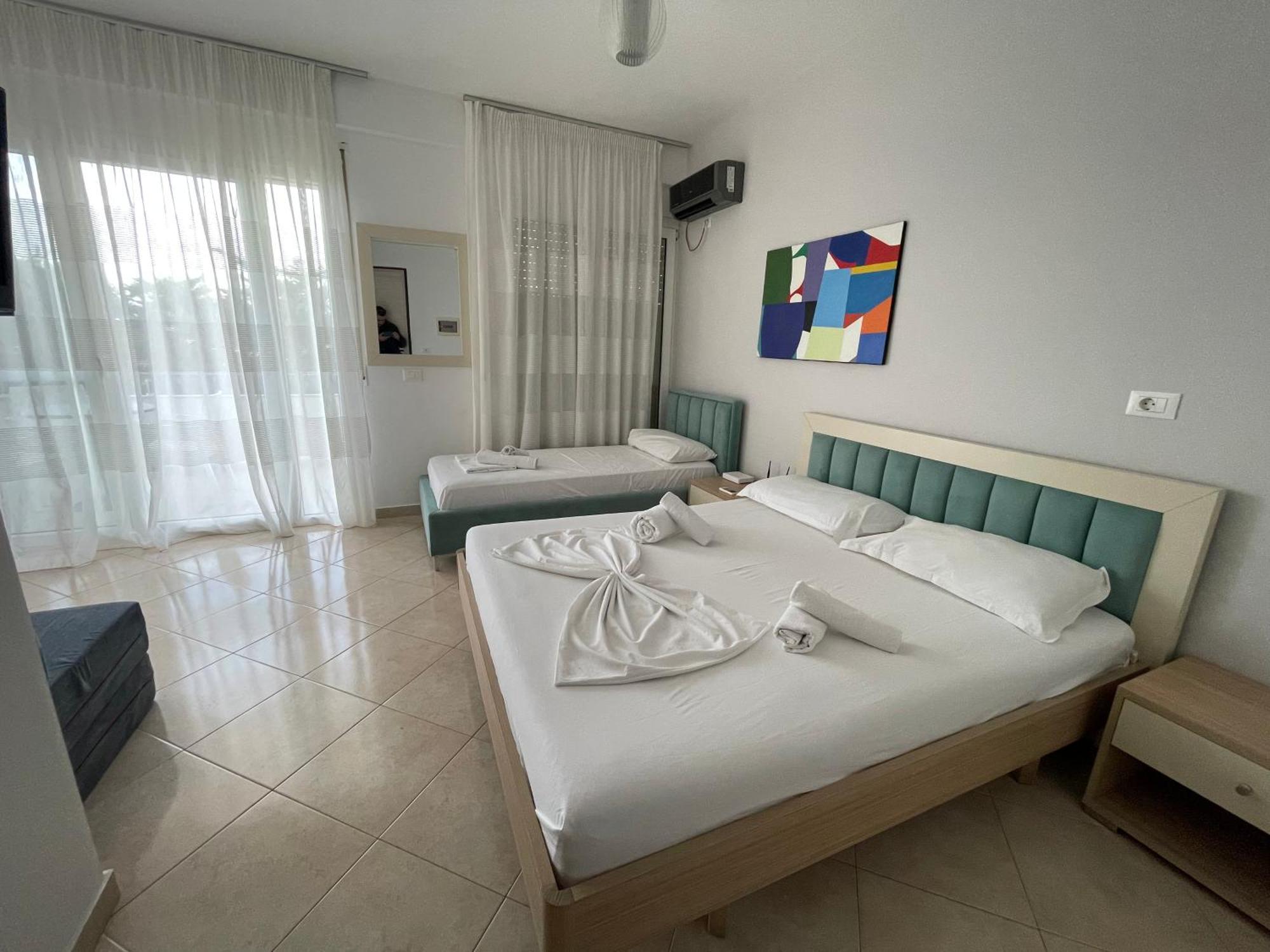 The Blue Horizon Hotell Radhimë Eksteriør bilde